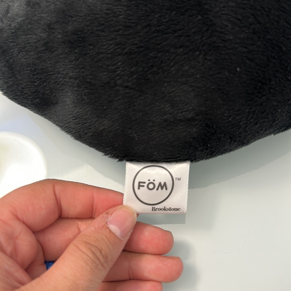 Brookstone FOM Travel Neck Pillow - Picture 3 of 7